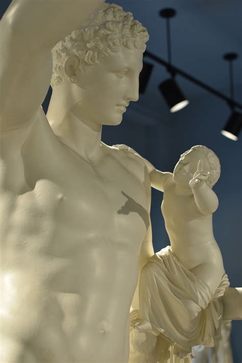 praxiteles hermes with infant dionysus.